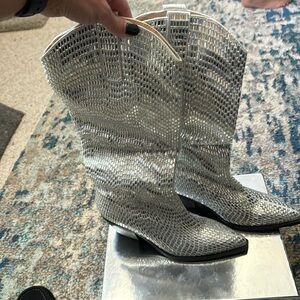 Azalea Wang, size 7, silver sparkle cowboy boots